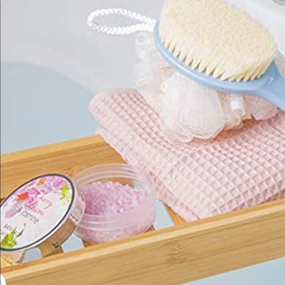 Bath&Earth 8 piece gift basket - Picture 4 of 7